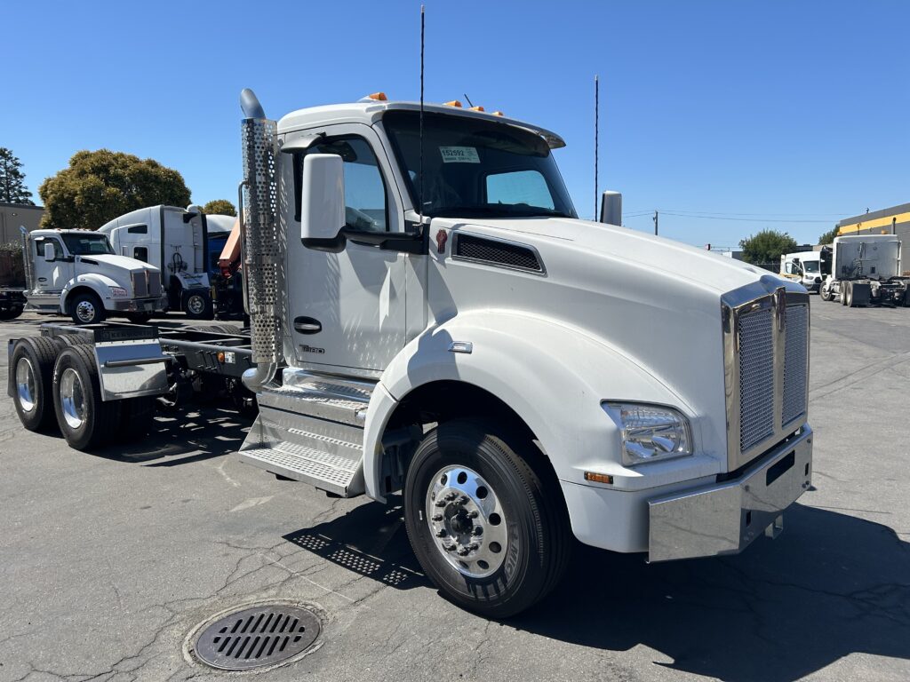 New 2025 KENWORTH T880 at Papé Kenworth in Sacramento, CA