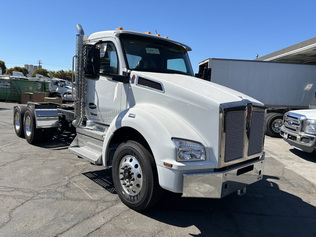 New 2025 KENWORTH T880 at Papé Kenworth in San Leandro, CA