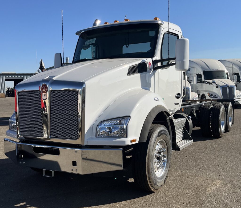 New 2025 KENWORTH T880 at Papé Kenworth in San Leandro, CA