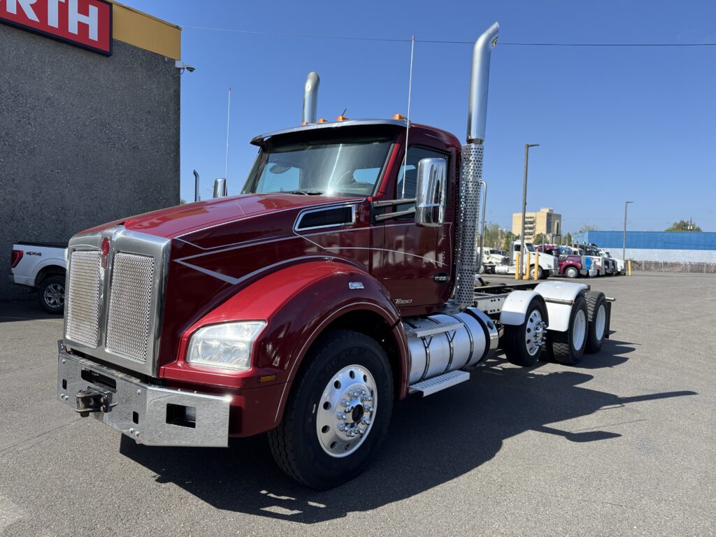 Used 2020 KENWORTH T880 at Papé Kenworth in Portland, OR