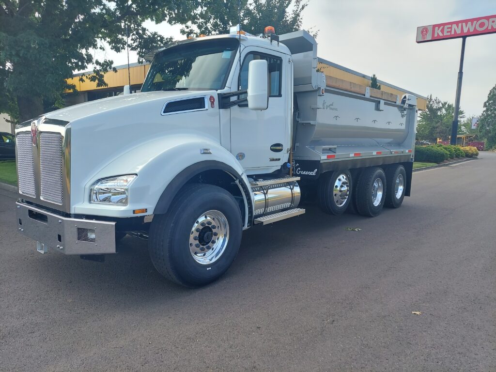 New 2024 KENWORTH T880 at Papé Kenworth in Eugene, OR