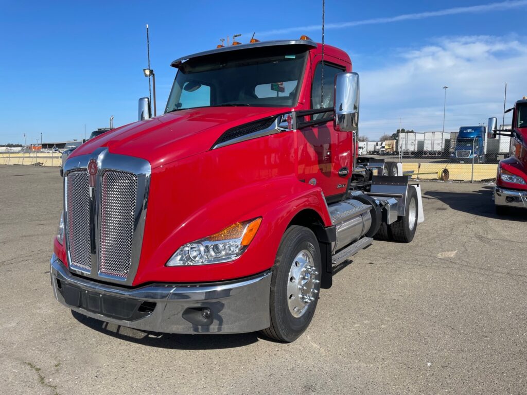 New 2025 KENWORTH T680 at Papé Kenworth in Sacramento, CA