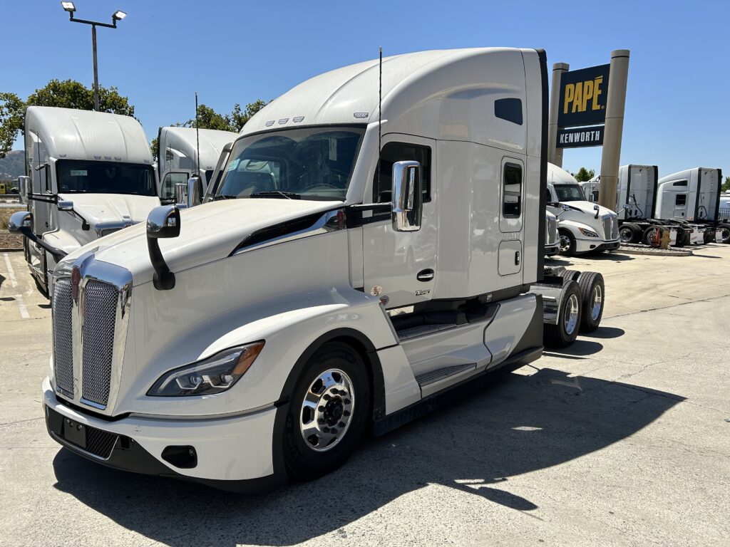 New 2025 KENWORTH T680 at Papé Kenworth in Sacramento, CA