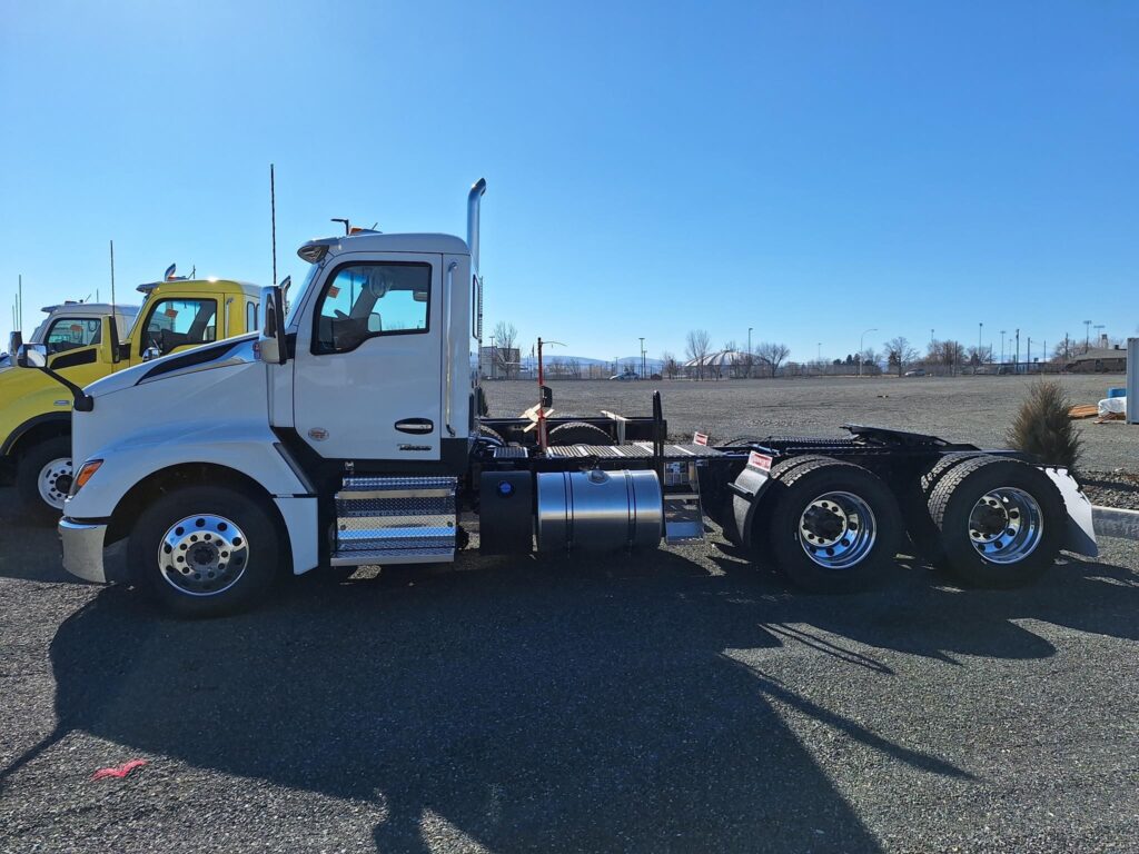 New 2025 KENWORTH T680 at Papé Kenworth in Yakima, WA