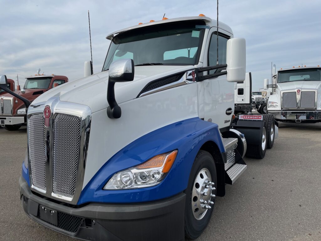 New 2024 KENWORTH T680 at Papé Kenworth in French Camp, CA