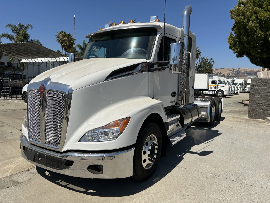 New 2024 KENWORTH T680 at Papé Kenworth in San Leandro, CA
