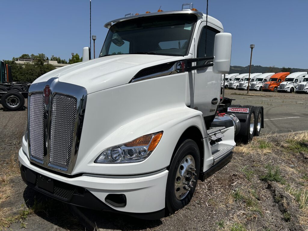 New 2024 KENWORTH T680 at Papé Kenworth in San Leandro, CA