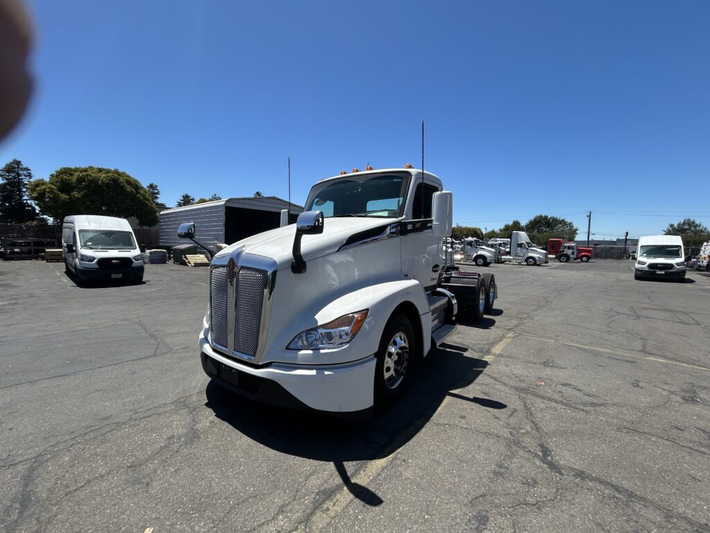 New 2024 KENWORTH T680 at Papé Kenworth in San Leandro, CA