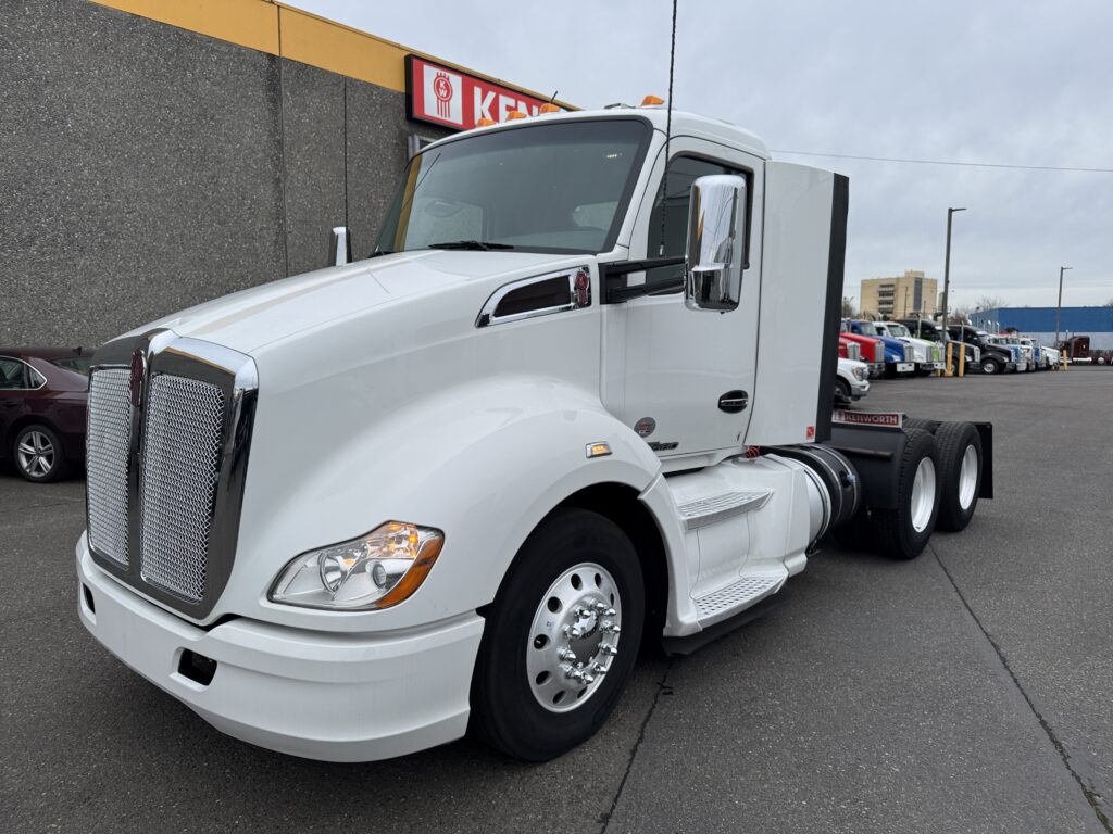 Used 2018 KENWORTH T680 at Papé Kenworth in Portland, OR