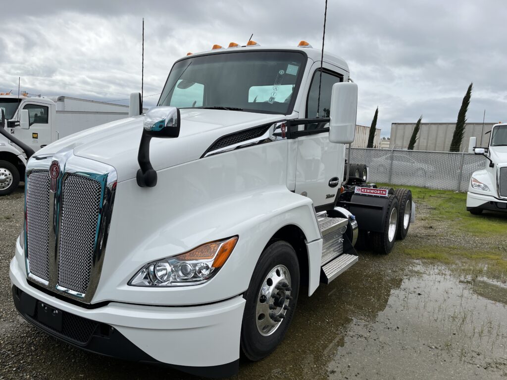 New 2024 KENWORTH T680 at Papé Kenworth in Sacramento, CA