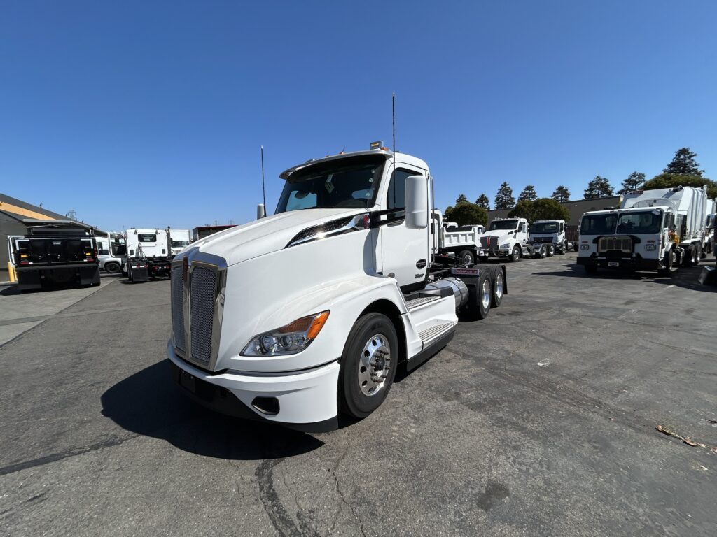 New 2024 KENWORTH T680 at Papé Kenworth in San Leandro, CA