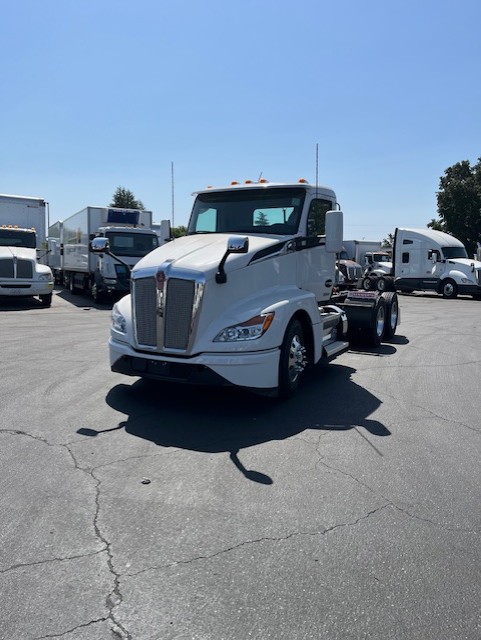 New 2024 KENWORTH T680 at Papé Kenworth in Sacramento, CA