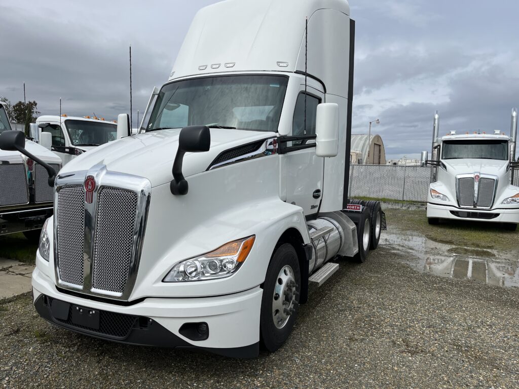 New 2024 KENWORTH T680 at Papé Kenworth in Sacramento, CA