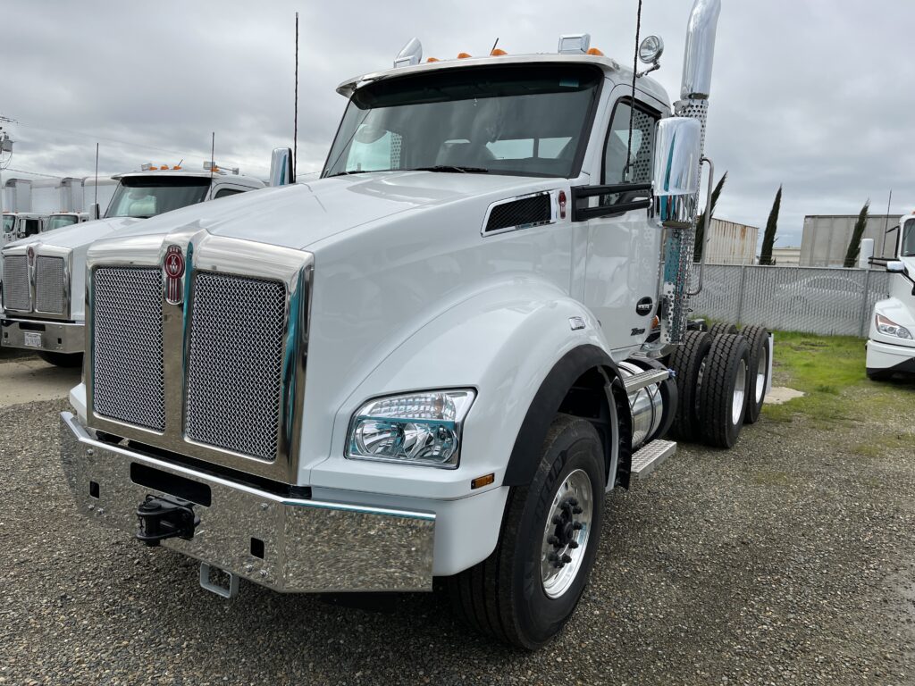 New 2024 KENWORTH T880 at Papé Kenworth in Sacramento, CA