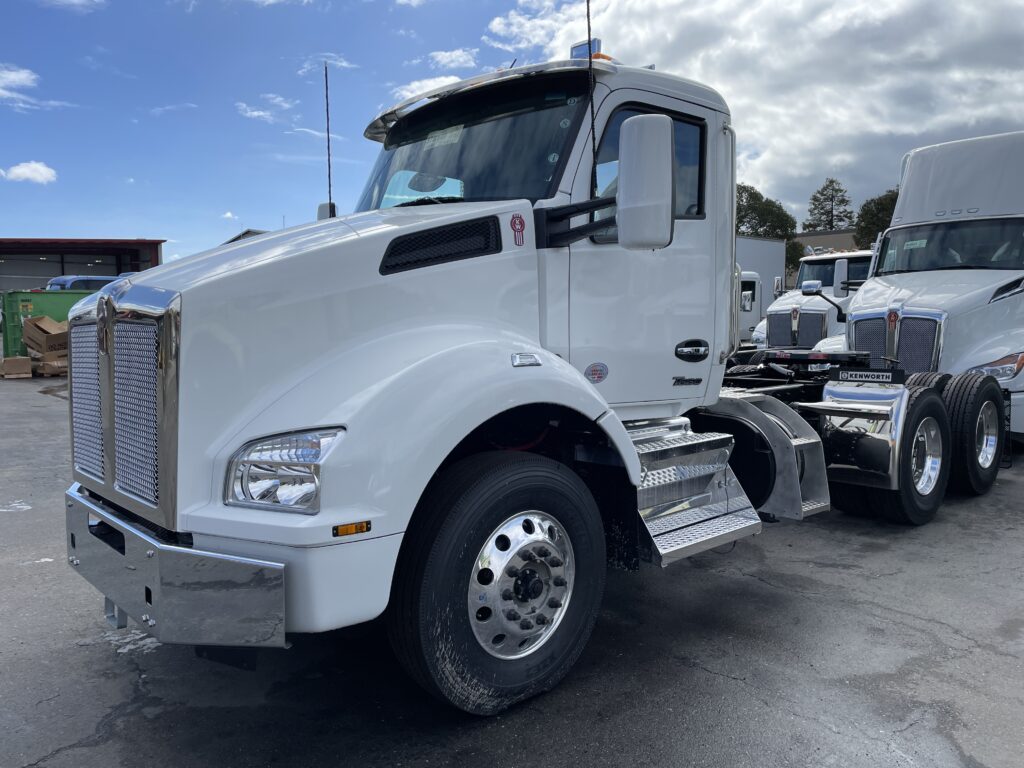 New 2024 KENWORTH T880 at Papé Kenworth in French Camp, CA