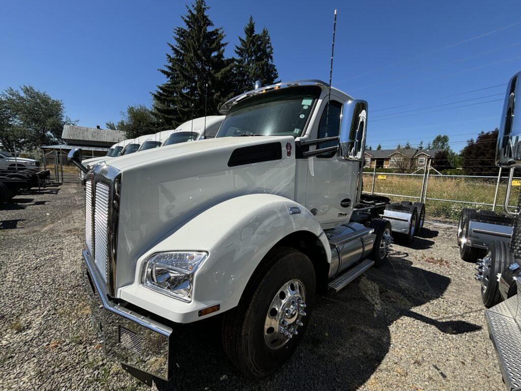 New 2024 KENWORTH T880 at Papé Kenworth in Portland, OR