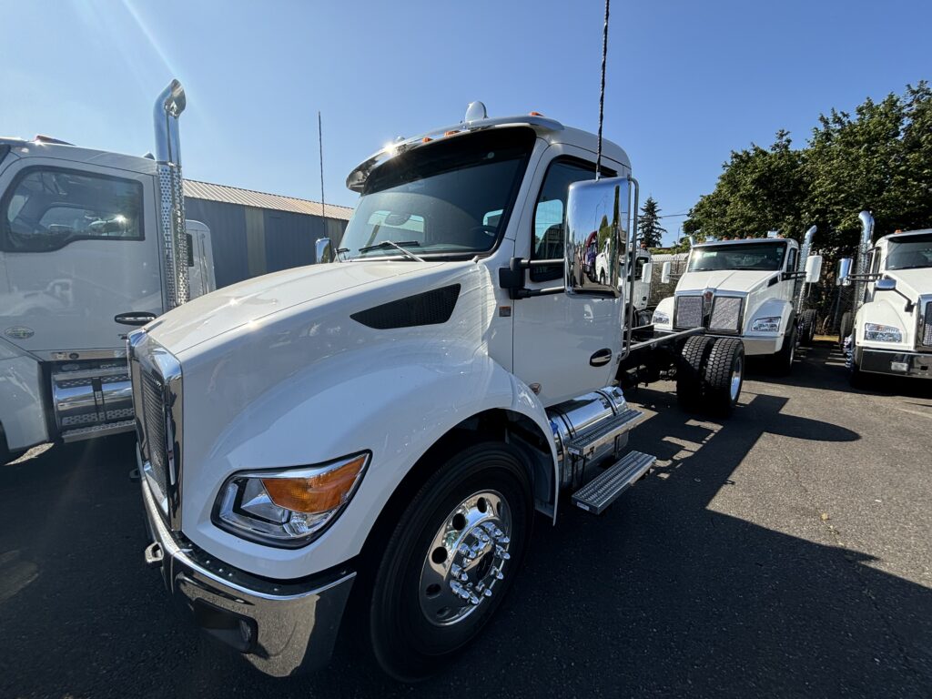 New 2025 KENWORTH T380 at Papé Kenworth in Portland, OR