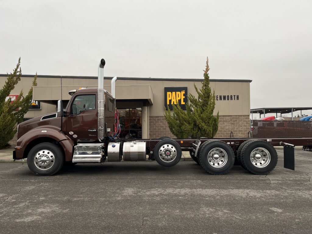 New 2025 KENWORTH T880 at Papé Kenworth in Medford, OR
