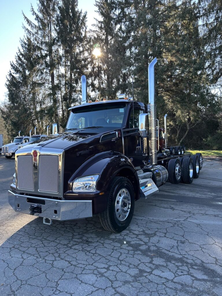 New 2025 KENWORTH T880 at Papé Kenworth in Aberdeen, WA