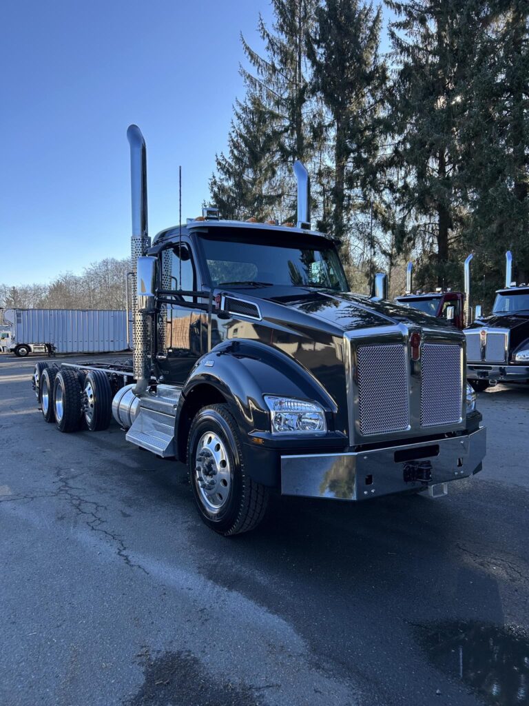 New 2025 KENWORTH T880 at Papé Kenworth in Aberdeen, WA