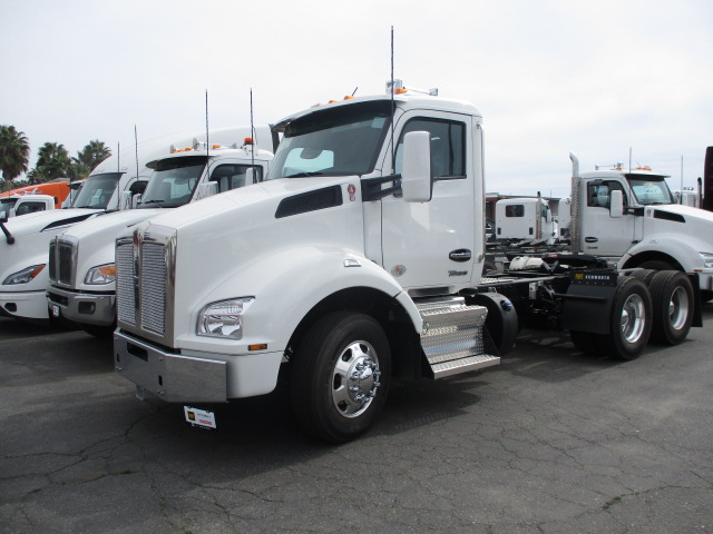 New 2024 KENWORTH T880 at Papé Kenworth in Fresno, CA