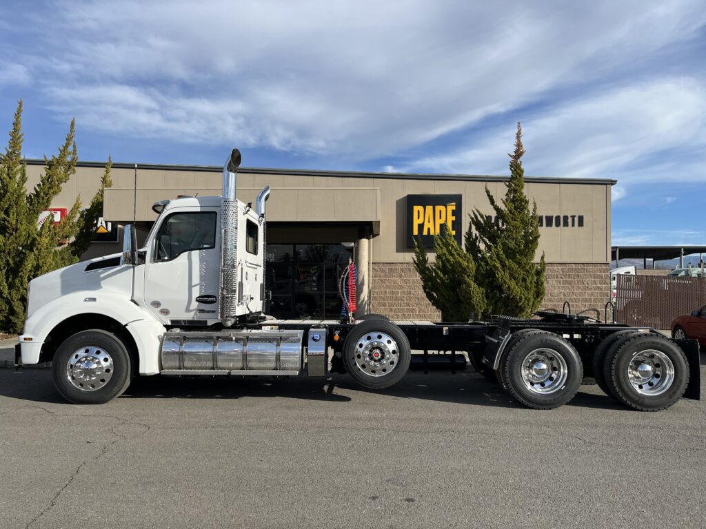 New 2025 KENWORTH T880 at Papé Kenworth in Medford, OR