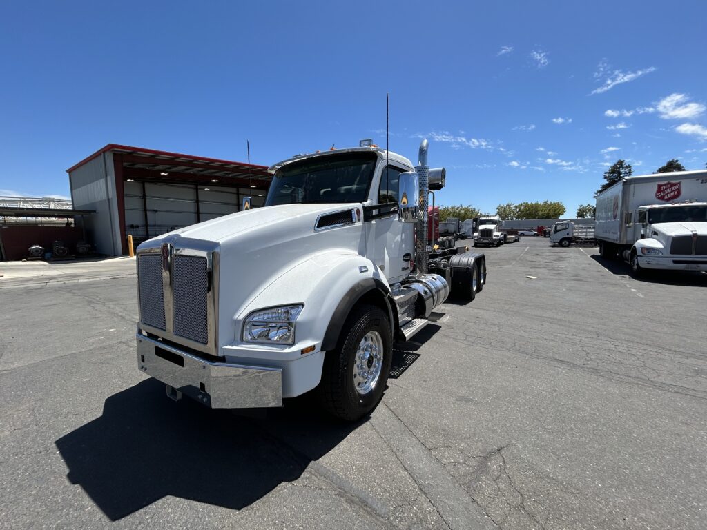 New 2024 KENWORTH T880 at Papé Kenworth in San Leandro, CA