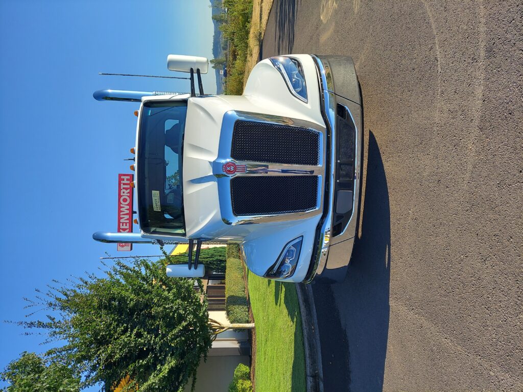 New 2026 KENWORTH T680 at Papé Kenworth in Eugene, OR
