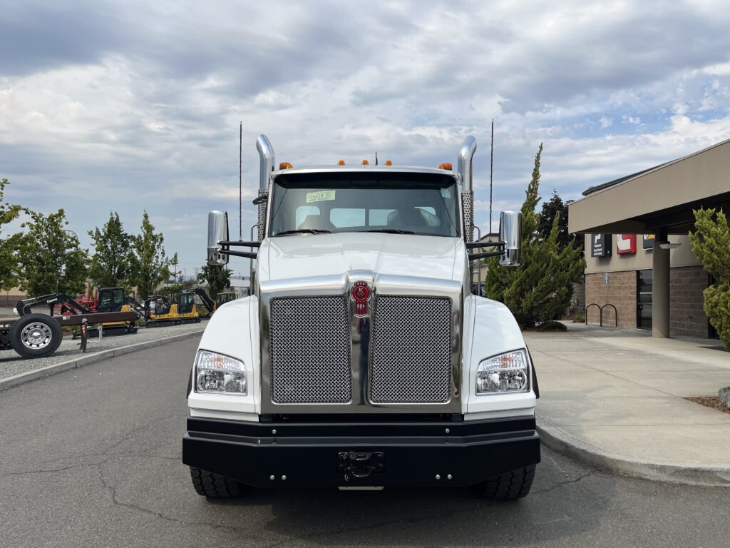 New 2026 KENWORTH T880 at Papé Kenworth in Medford, OR