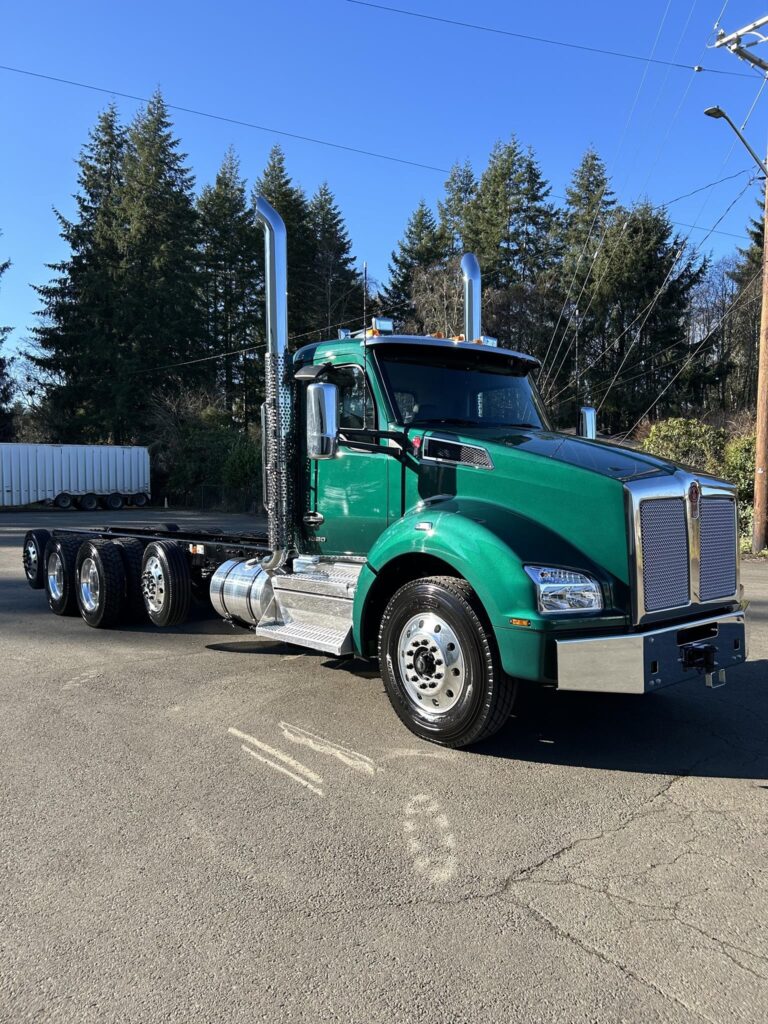 New 2025 KENWORTH T880 at Papé Kenworth in Aberdeen, WA