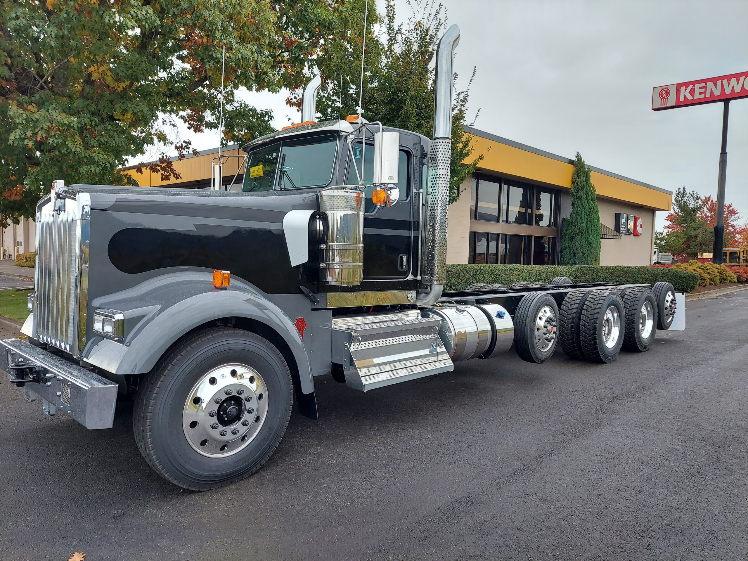 ケンワース W900 ウィズ　53フィート　ユーティリティ・トレーラーウエスタン 2026 KENWORTH W900 | Papé Kenworth