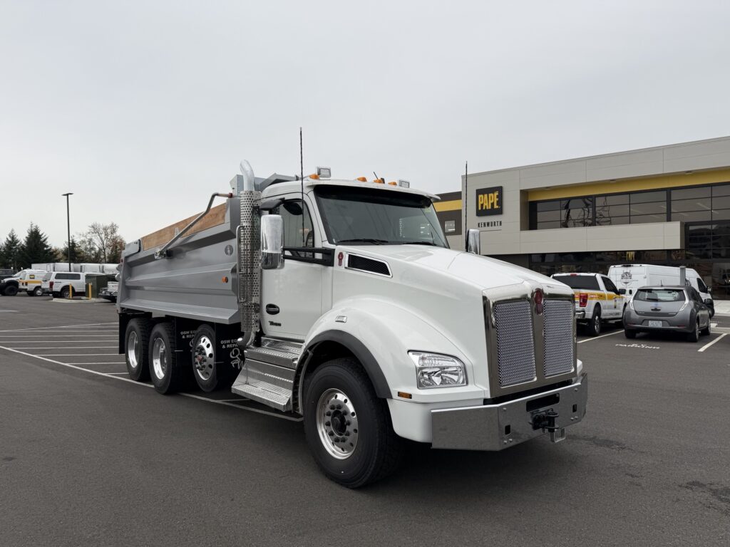 New 2026 KENWORTH T880 at Papé Kenworth in Federal Way, WA