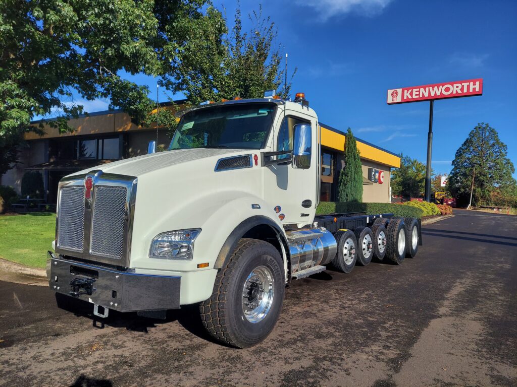 New 2026 KENWORTH T880 at Papé Kenworth in Medford, OR