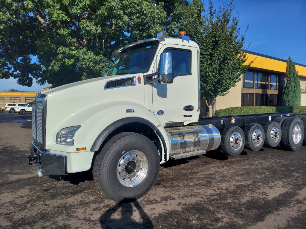 New 2026 KENWORTH T880 at Papé Kenworth in Medford, OR