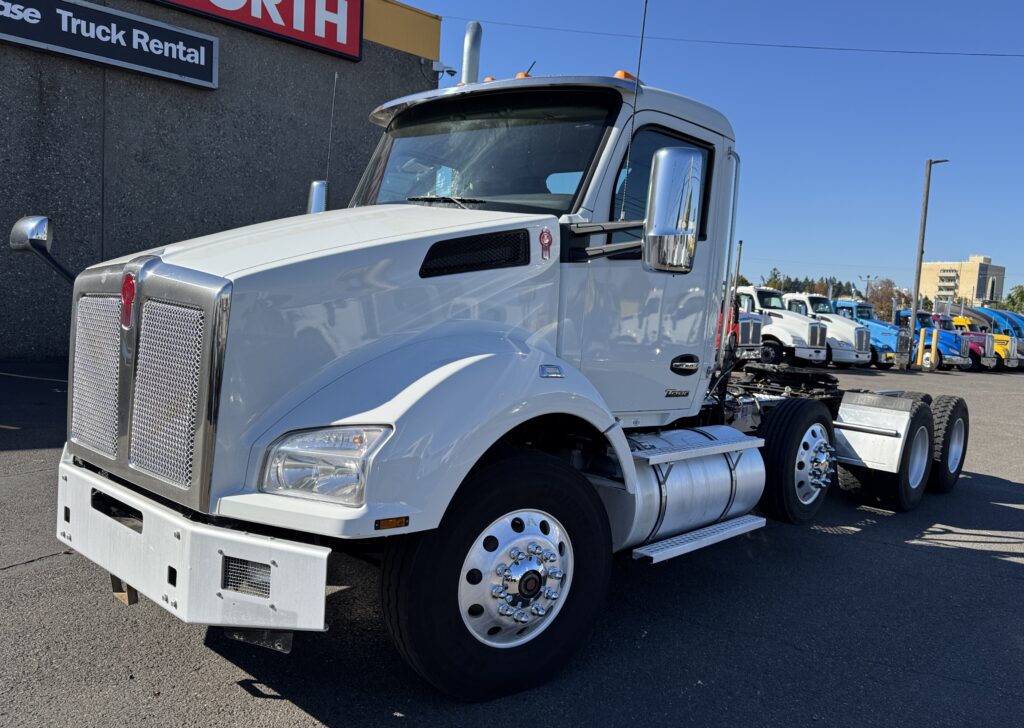 Used 2023 KENWORTH T880 at Papé Kenworth in Portland, OR