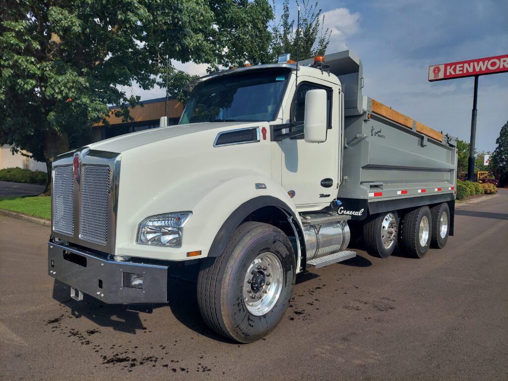 New 2024 KENWORTH T880 at Papé Kenworth in Eugene, OR