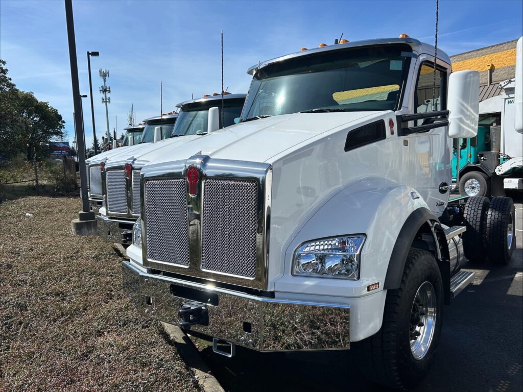 New 2025 KENWORTH T880 at Papé Kenworth in Lakewood, WA