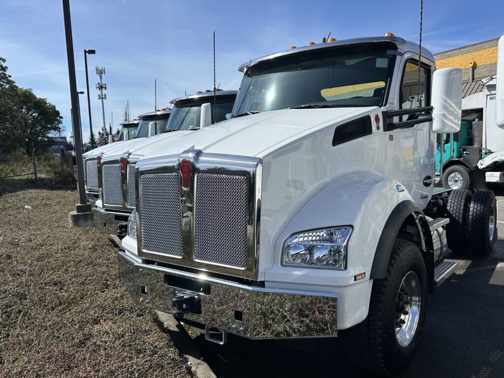 New 2025 KENWORTH T880 at Papé Kenworth in Lakewood, WA