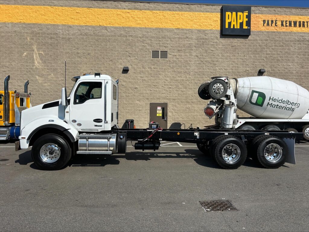 New 2025 KENWORTH T880 at Papé Kenworth in Federal Way, WA