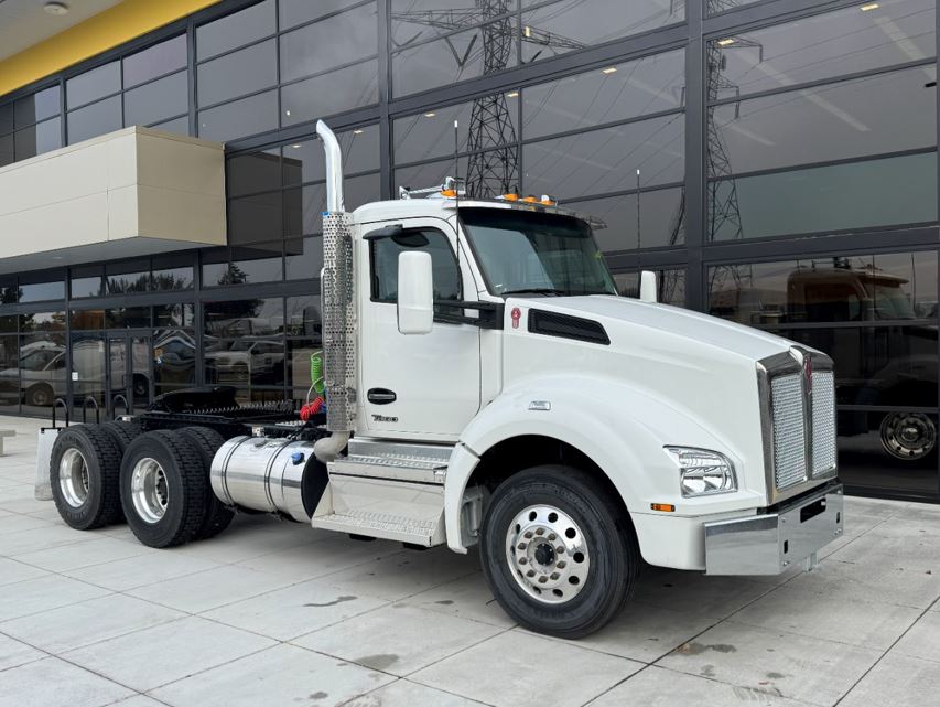 New 2025 KENWORTH T880 at Papé Kenworth in Aberdeen, WA
