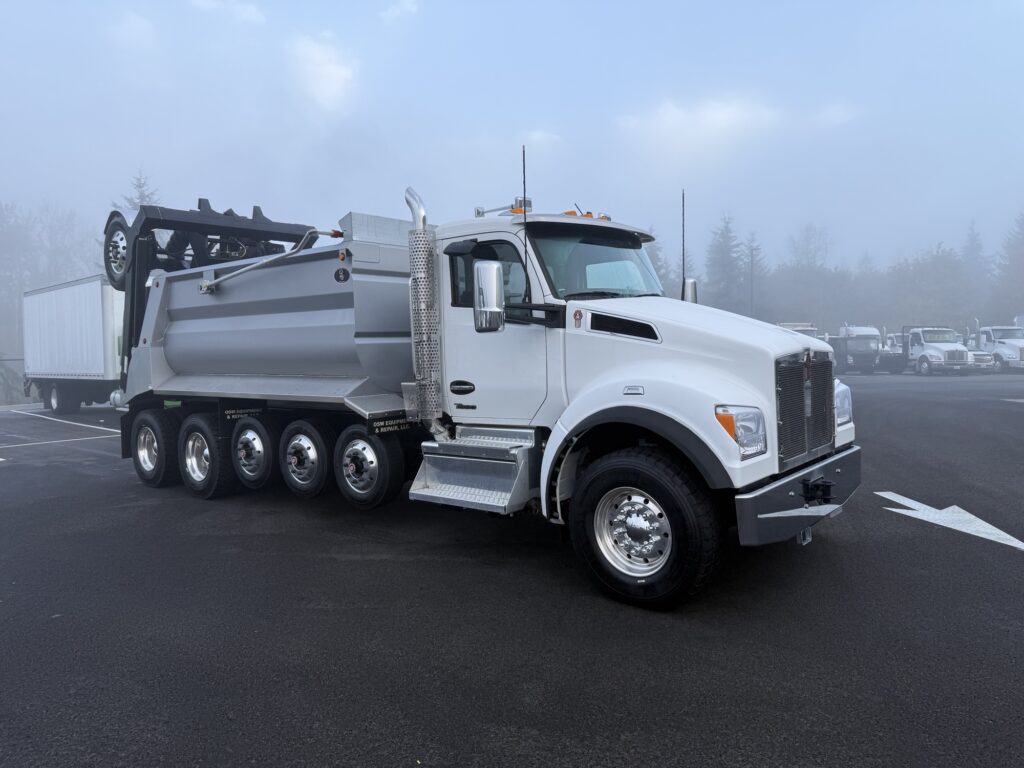 New 2025 KENWORTH T880 at Papé Kenworth in Federal Way, WA