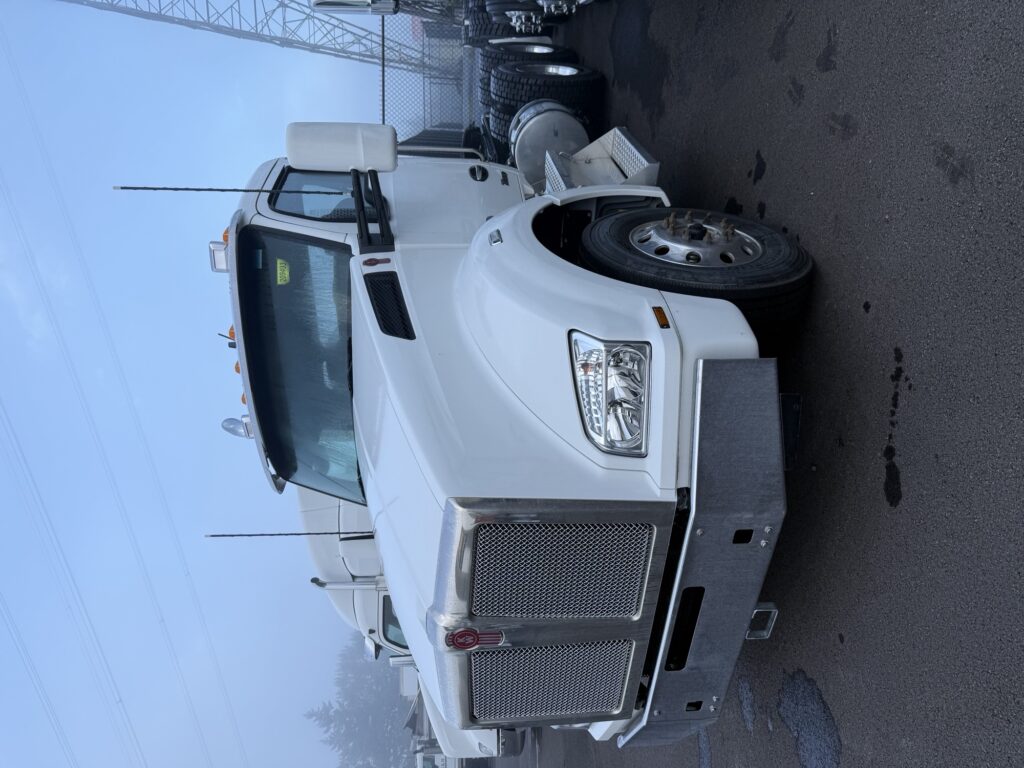 New 2025 KENWORTH T880 at Papé Kenworth in Federal Way, WA