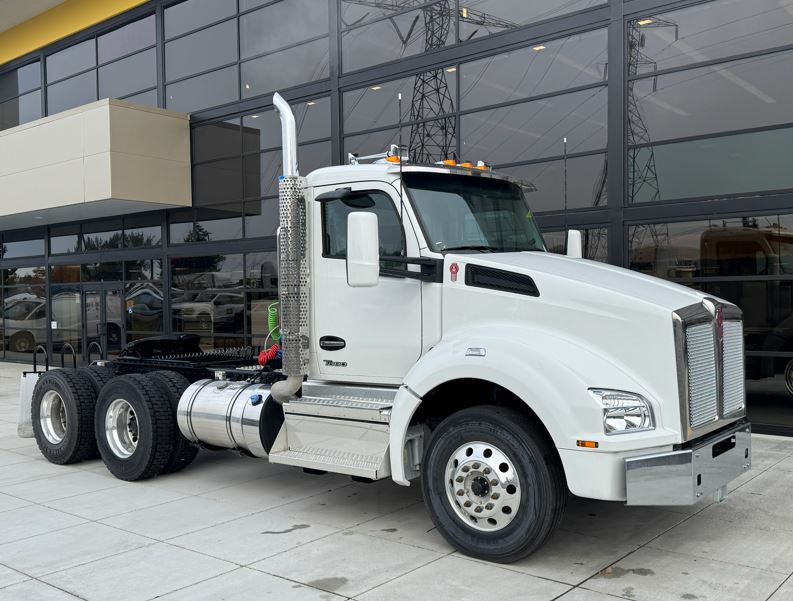 New 2025 KENWORTH T880 at Papé Kenworth in Federal Way, WA