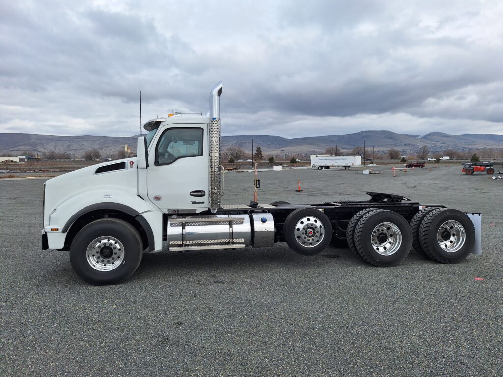 New 2025 KENWORTH T880 at Papé Kenworth in Federal Way, WA
