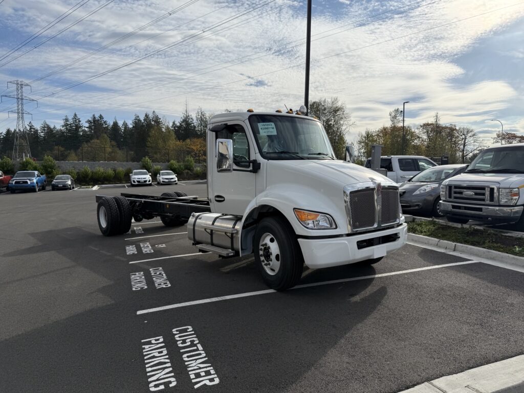 New 2025 KENWORTH T280 at Papé Kenworth in Federal Way, WA