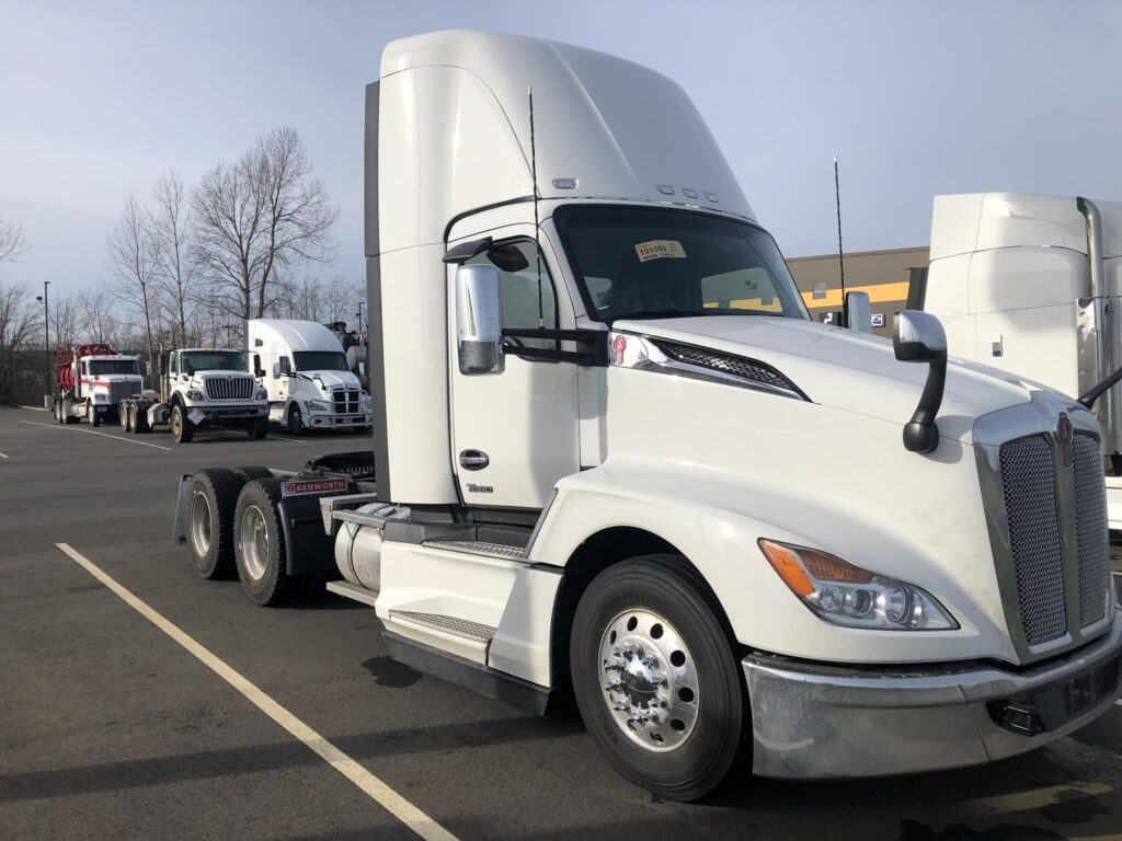 New 2025 KENWORTH T280 at Papé Kenworth in Marysville, WA