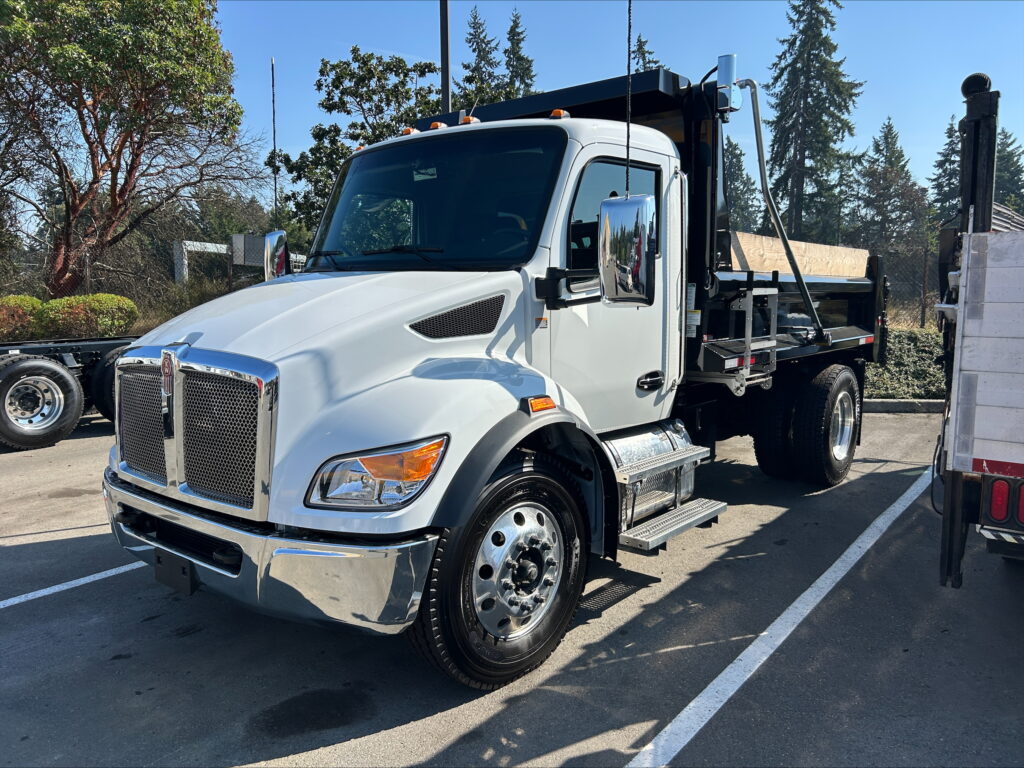 New 2025 KENWORTH T380 at Papé Kenworth in Aberdeen, WA