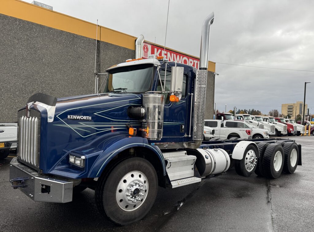 Used 2021 KENWORTH T800 at Papé Kenworth in Portland, OR
