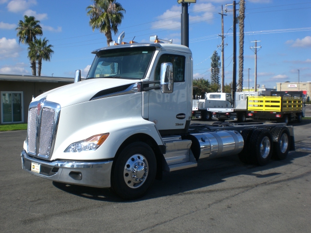 New 2024 KENWORTH T680 at Papé Kenworth in Fresno, CA