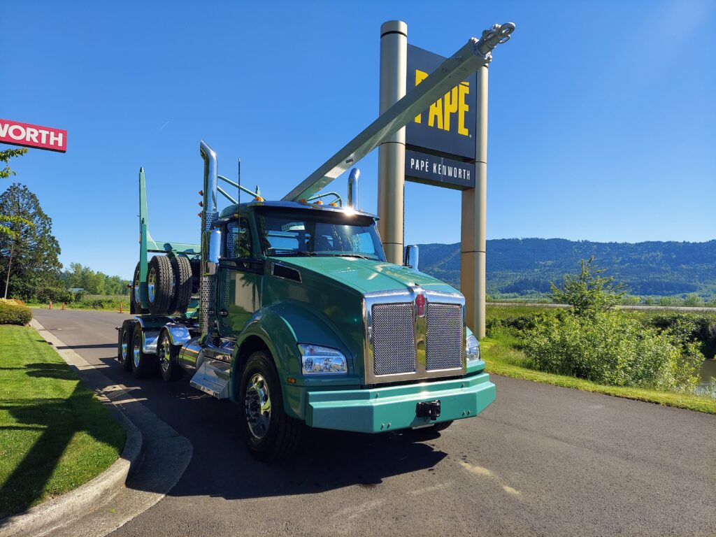 New 2025 KENWORTH T880 at Papé Kenworth in Eugene, OR